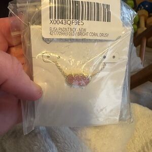 New Kendra Scott Necklace

ELSA NEGLE BRIGHT CORAL DRUSY